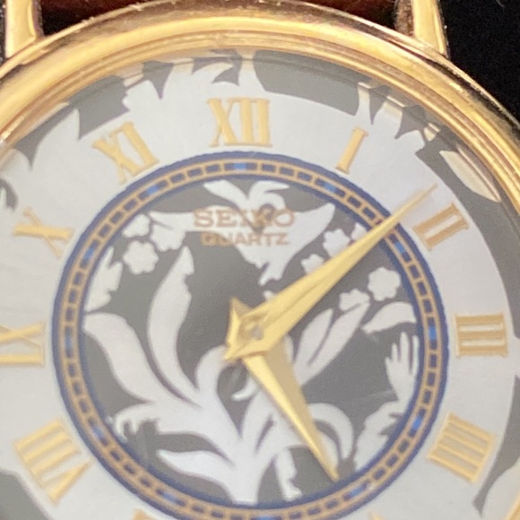 SEIKO QUARTZ Vintage watch. Made in Japan. GORGEOUS floral design face!! - Picture 11 of 14